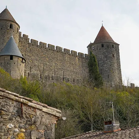 Au Pied Des Remparts- Maison De Caractere-3 Ch-ac *