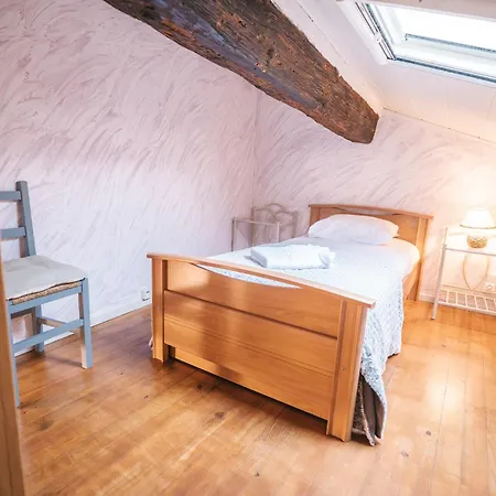 Au Pied Des Remparts- Maison De Caractere-3 Ch-ac *