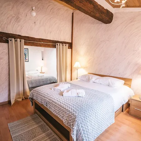 Au Pied Des Remparts- Maison De Caractere-3 Ch-ac Carcassonne