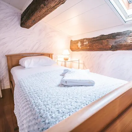 Au Pied Des Remparts- Maison De Caractere-3 Ch-ac Holiday home