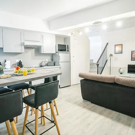 Au Pied Des Remparts- Maison De Caractere-3 Ch-ac Holiday home Carcassonne