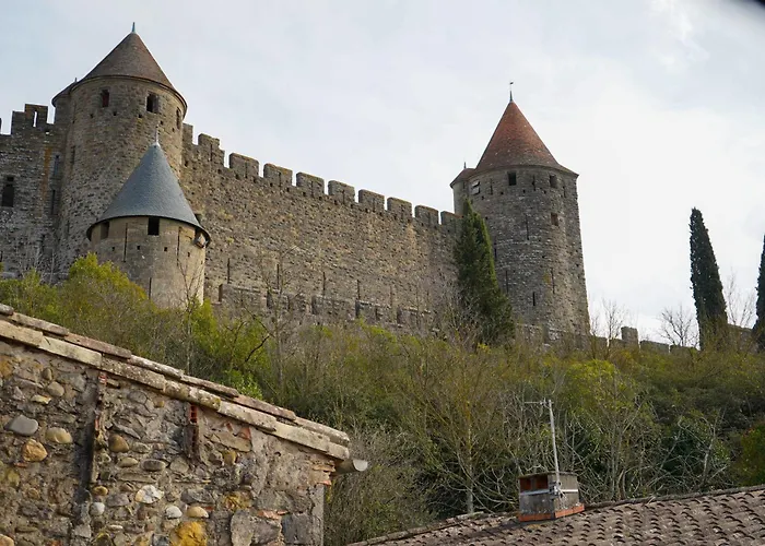 Au Pied Des Remparts- Maison De Caractere-3 Ch-ac *
