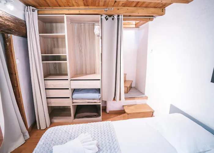 Au Pied Des Remparts- Maison De Caractere-3 Ch-ac