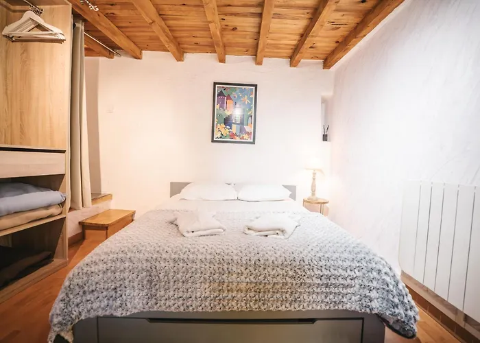 Holiday home Au Pied Des Remparts- Maison De Caractere-3 Ch-ac *