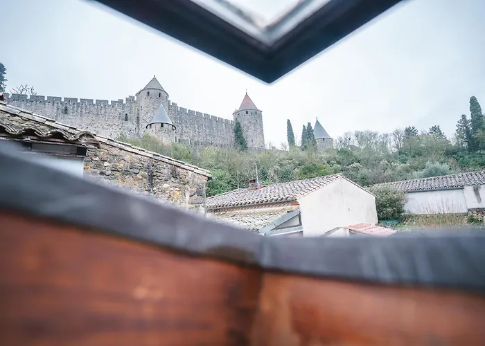 Au Pied Des Remparts- Maison De Caractere-3 Ch-ac *