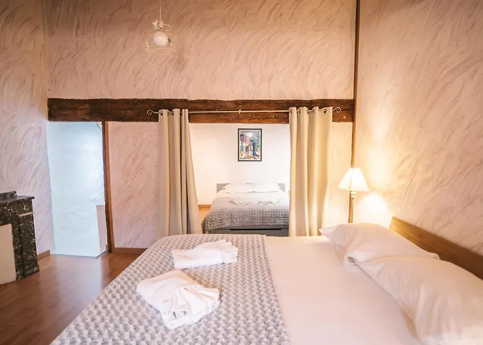 Au Pied Des Remparts- Maison De Caractere-3 Ch-ac *