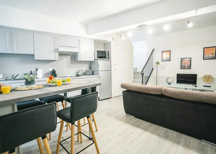 Au Pied Des Remparts- Maison De Caractere-3 Ch-ac בית נופש קרקסון